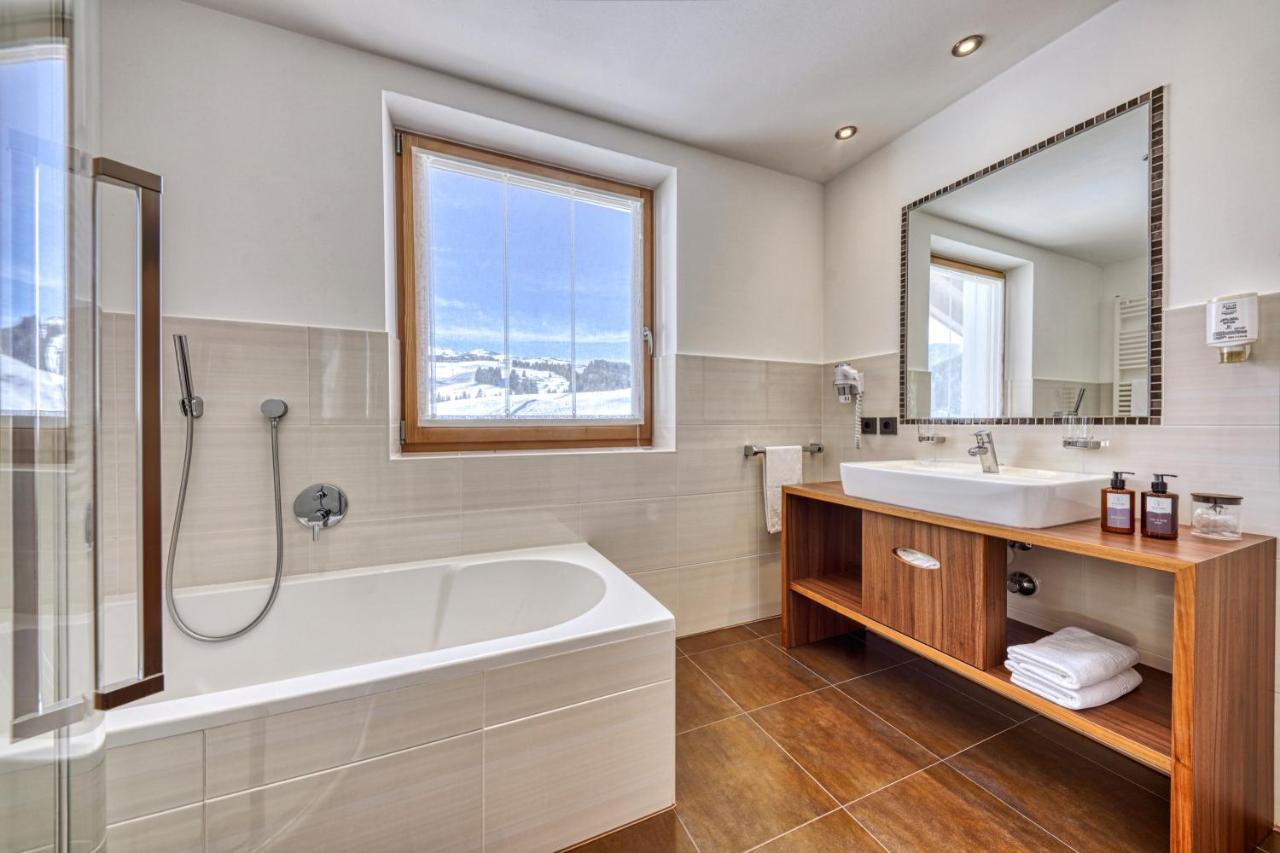Double Room with Balcony,1070011315:JPEG