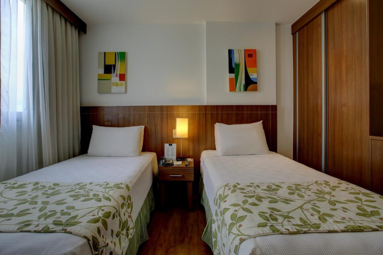 Quarto Luxo com 2 Camas de Solteiro