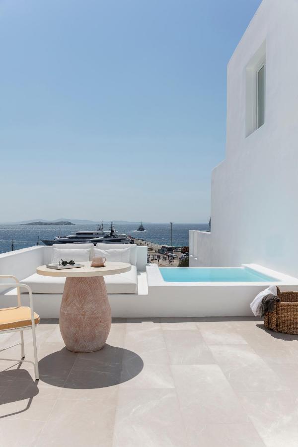 Suite Luna de Miel con bañera de hidromasaje al aire libre y vistas al mar