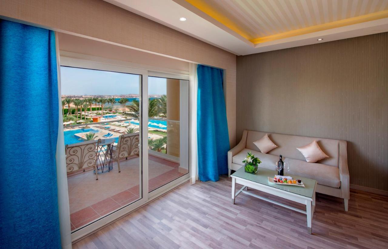 Premium Suite met Bubbelbad en Uitzicht op Zee en Zwembad - met VIP-arrangement
