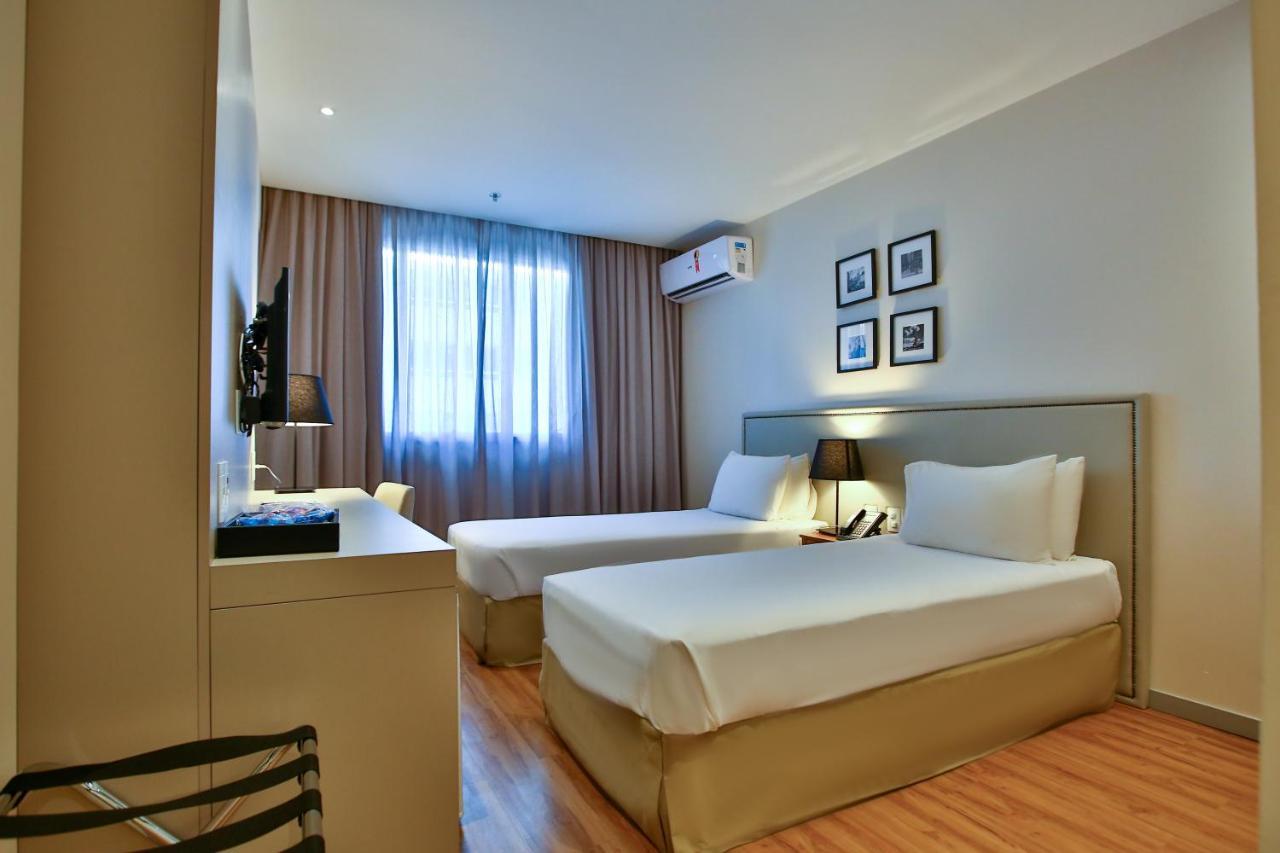 Quarto Superior com 2 Camas de Solteiro