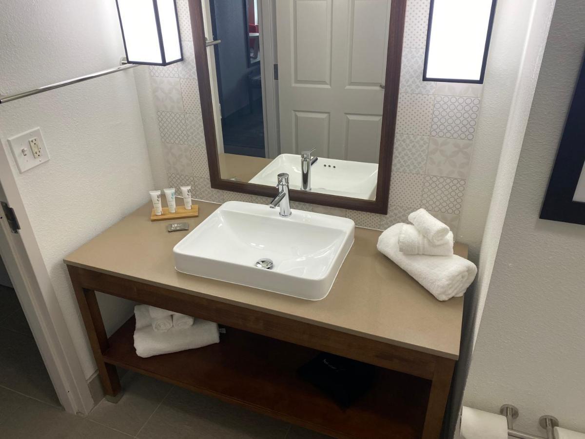 Studio-Suite mit Kingsize-Bett und Küchenzeile
