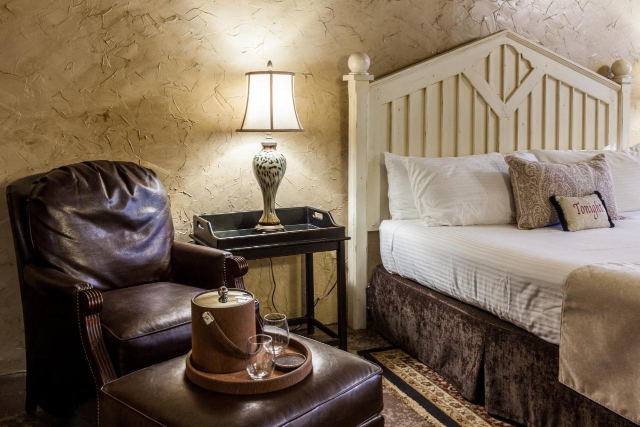 Standard Queen Room