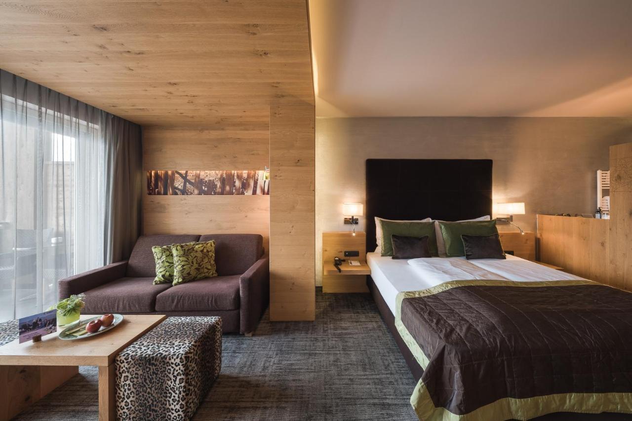 Deluxe Double Room with Balcony,1084202296:JPEG