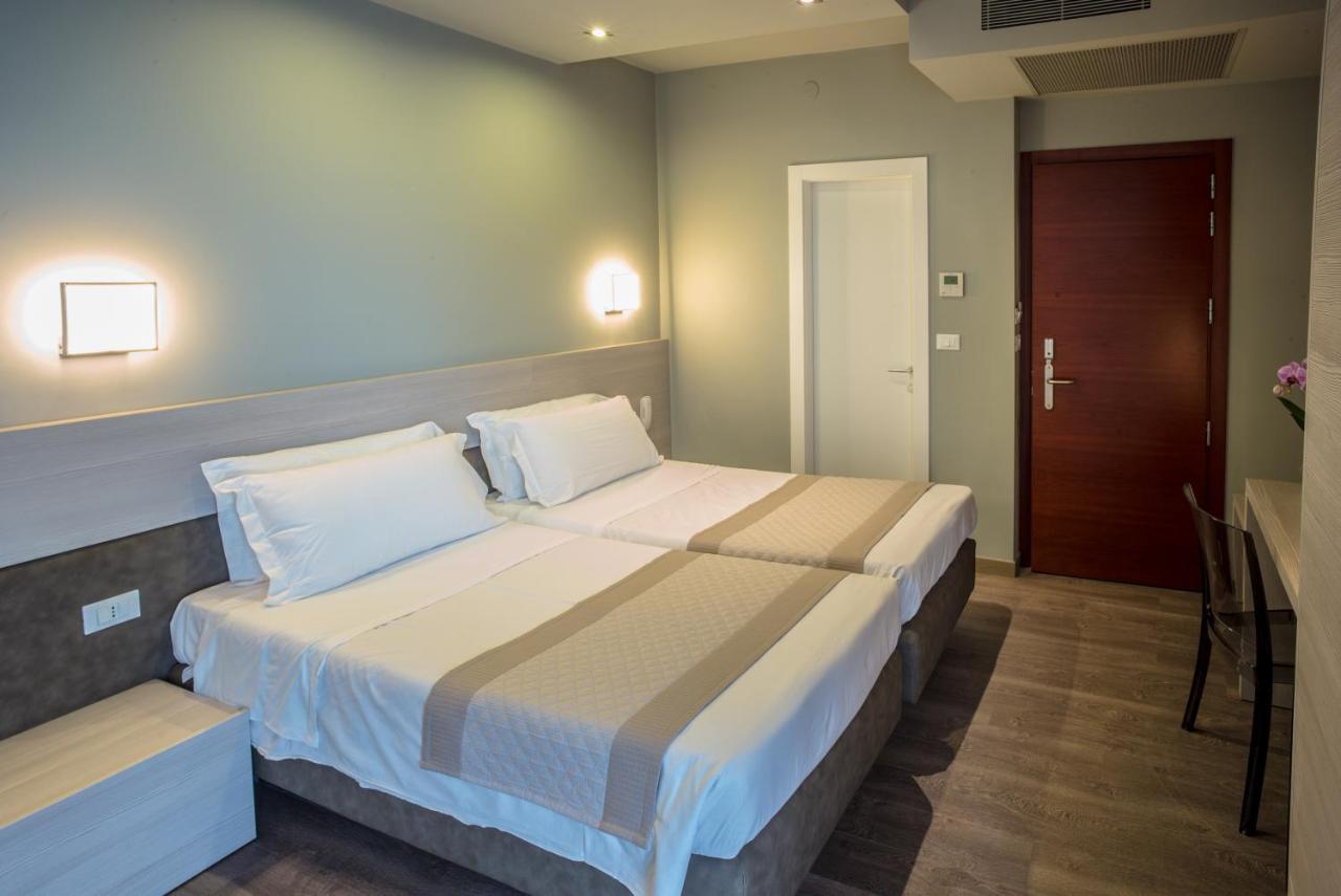 Standard Double or Twin Room,1112302878:JPEG