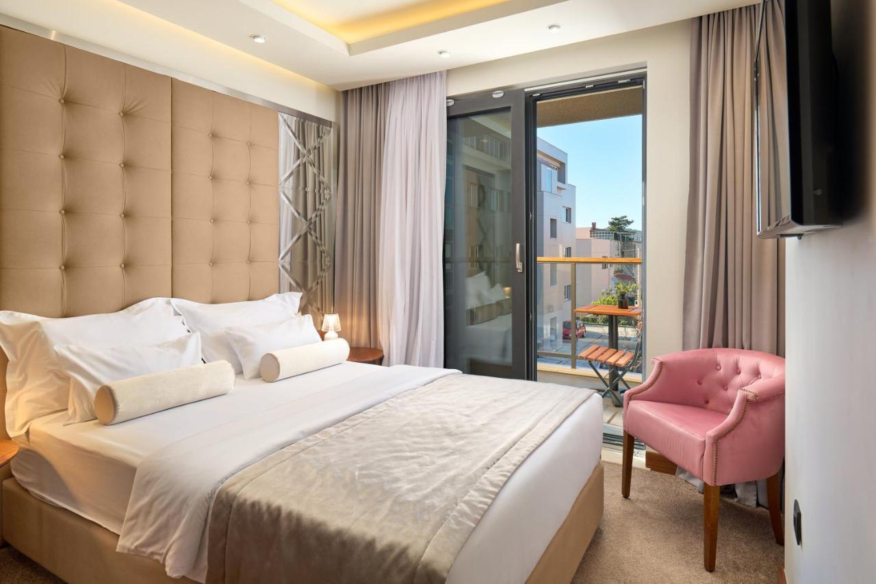 Chambre Double Cosy avec Balcon - Parking Gratuit