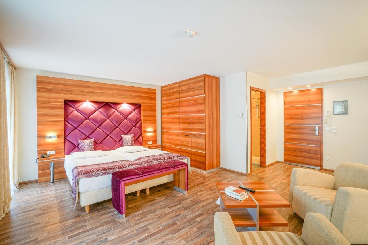 Superior Studio,1232671577:JPEG