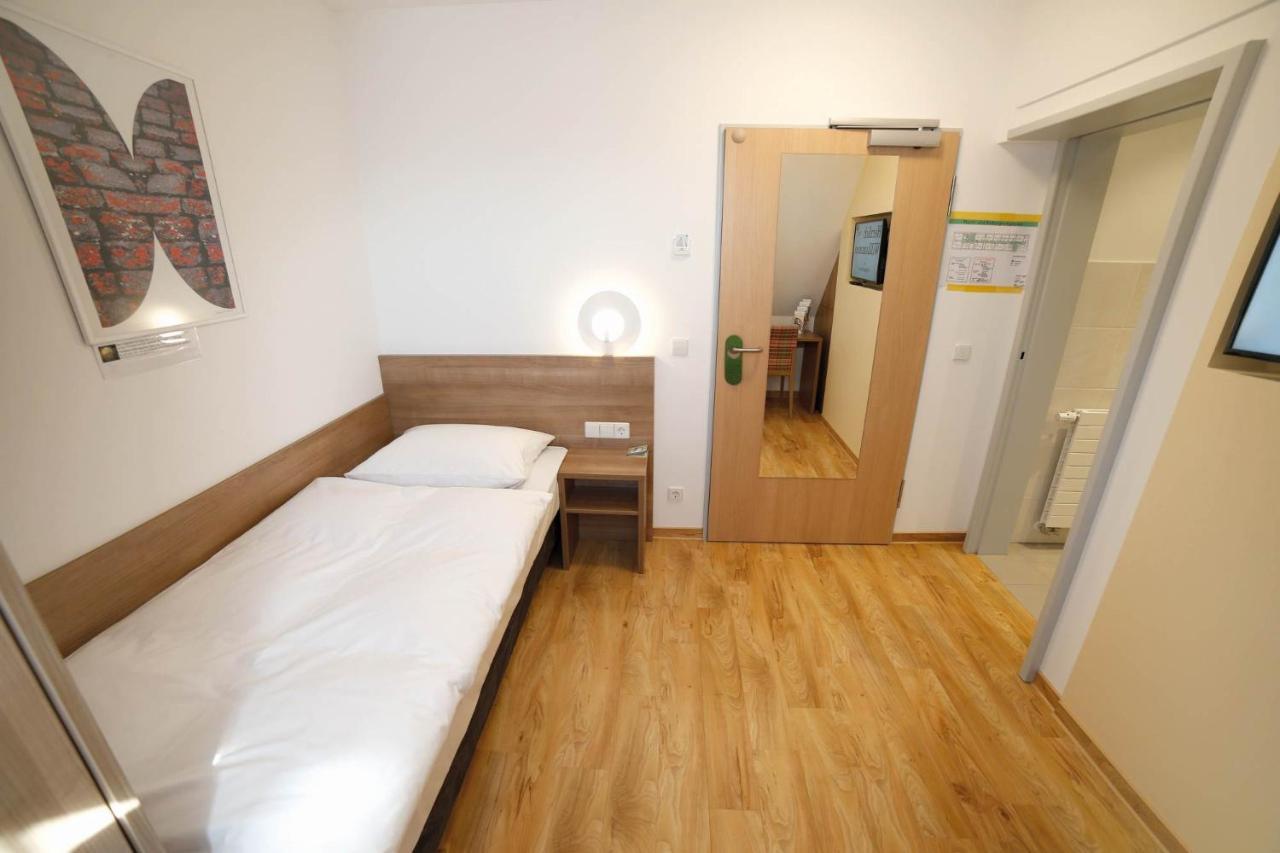 Single Room,1090965033:JPEG