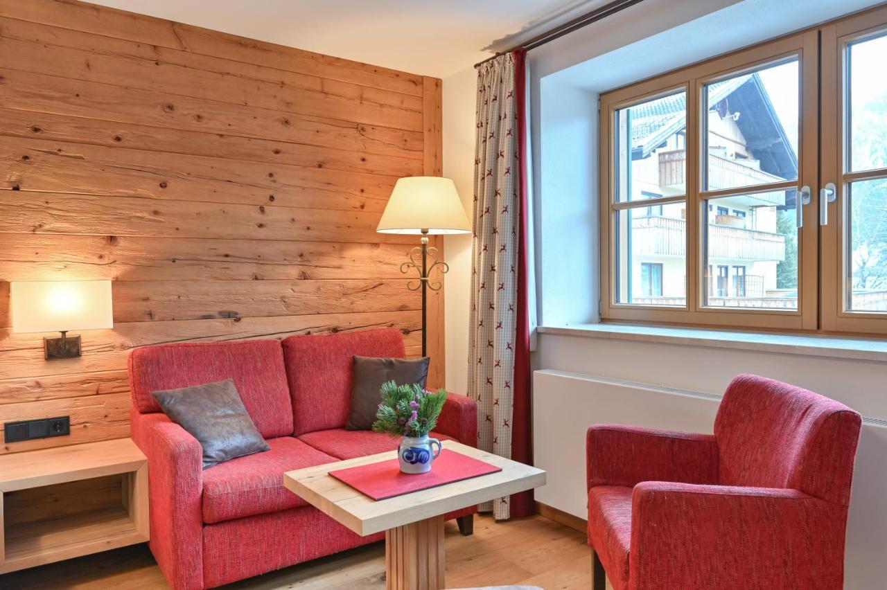 Family Room,1097205009:JPEG