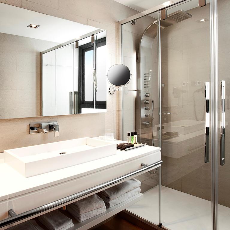 Suite Júnior com Terraço e Banheira de Hidromassagem