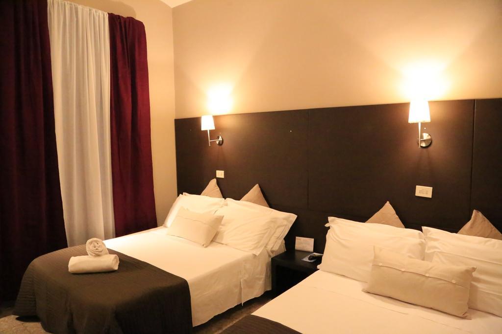 Quarto Duplo Económico com Cama Extra