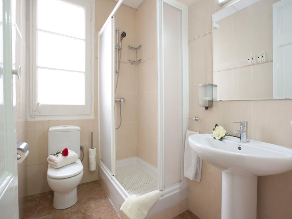 Quarto Duplo Standard com Banheiro Compartilhado
