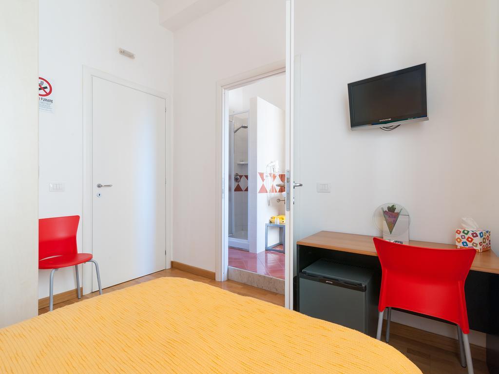 Single Room with French Bed,692534004:JPEG