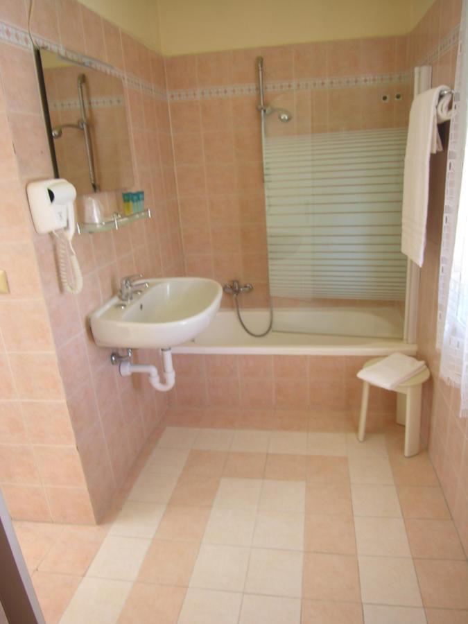 Triple Room,1629389418:JPEG