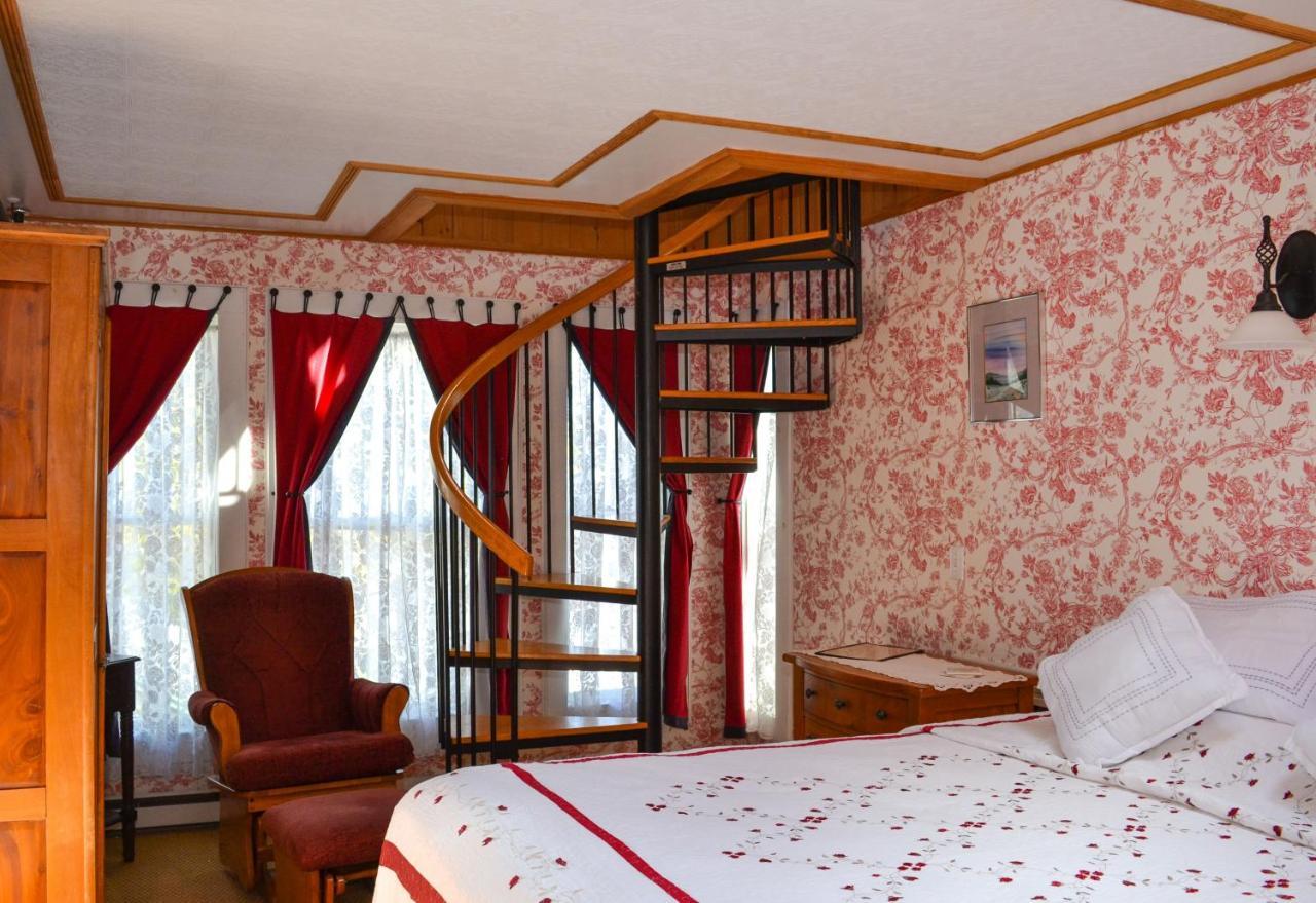 Zimmer mit Kingsize-Bett