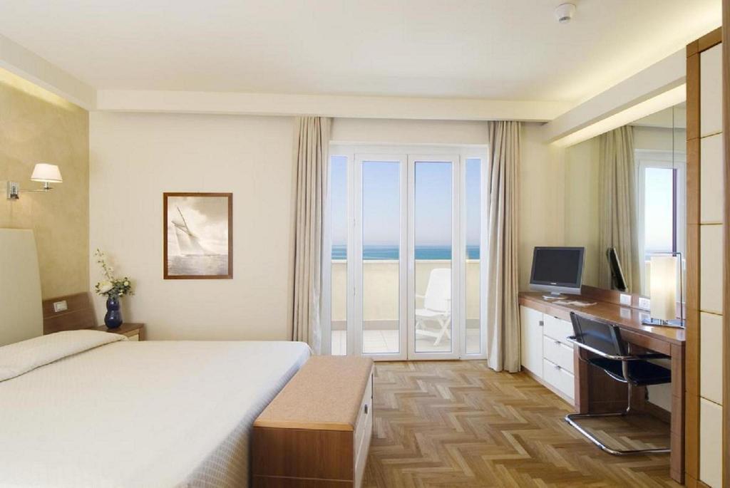 Deluxe Double Room with Balcony and Partial Sea View,110274726:JPEG