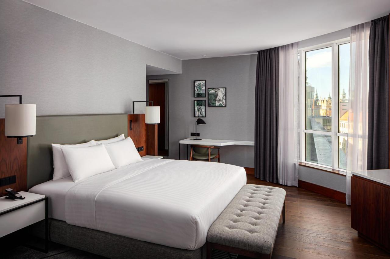 Club Guest Room, M Club access, 1 King,1111590228:JPEG