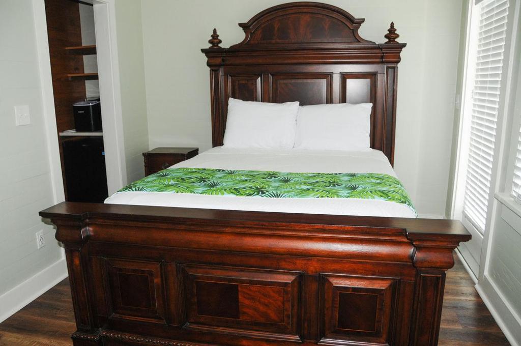 Queen Room with Balcony
