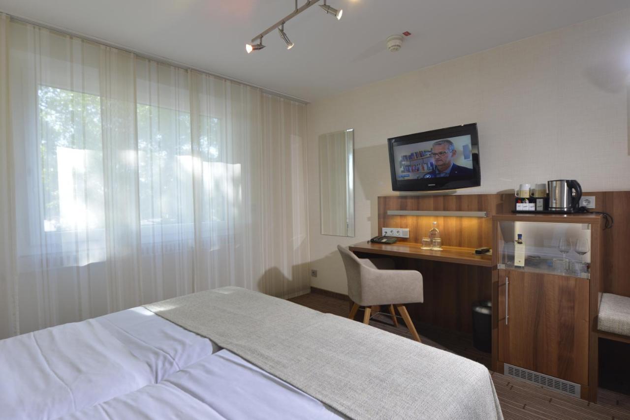 Family Room (3 Guests),1553580883:JPEG