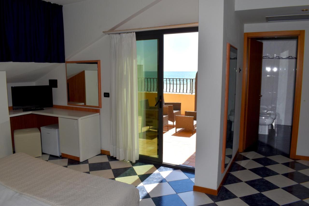 Camera Familiare con Balcone