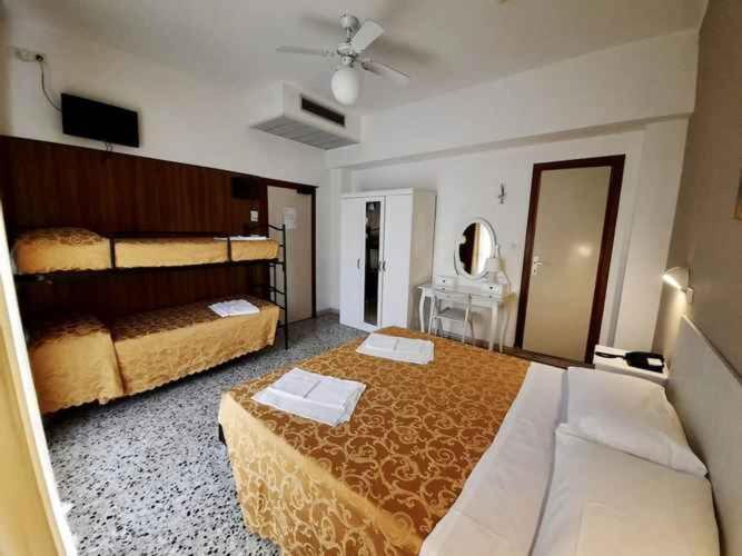 Standard Quadruple Room,1106926827:JPEG