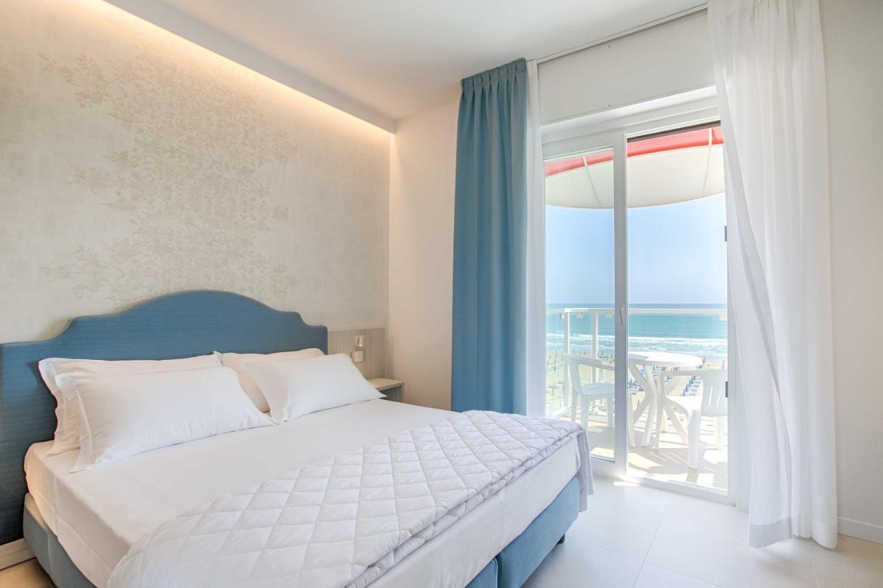 Double or Twin Room with Sea View
