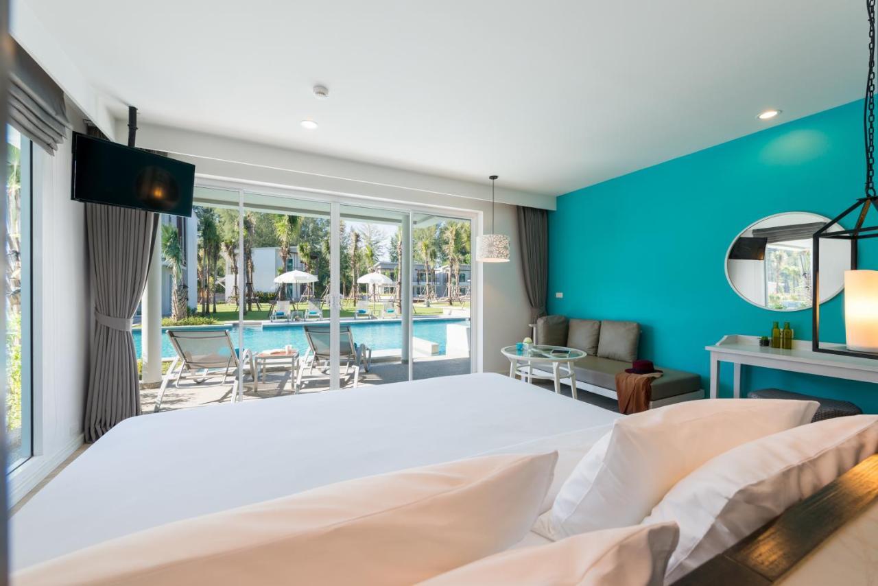 Water Pool Access Room