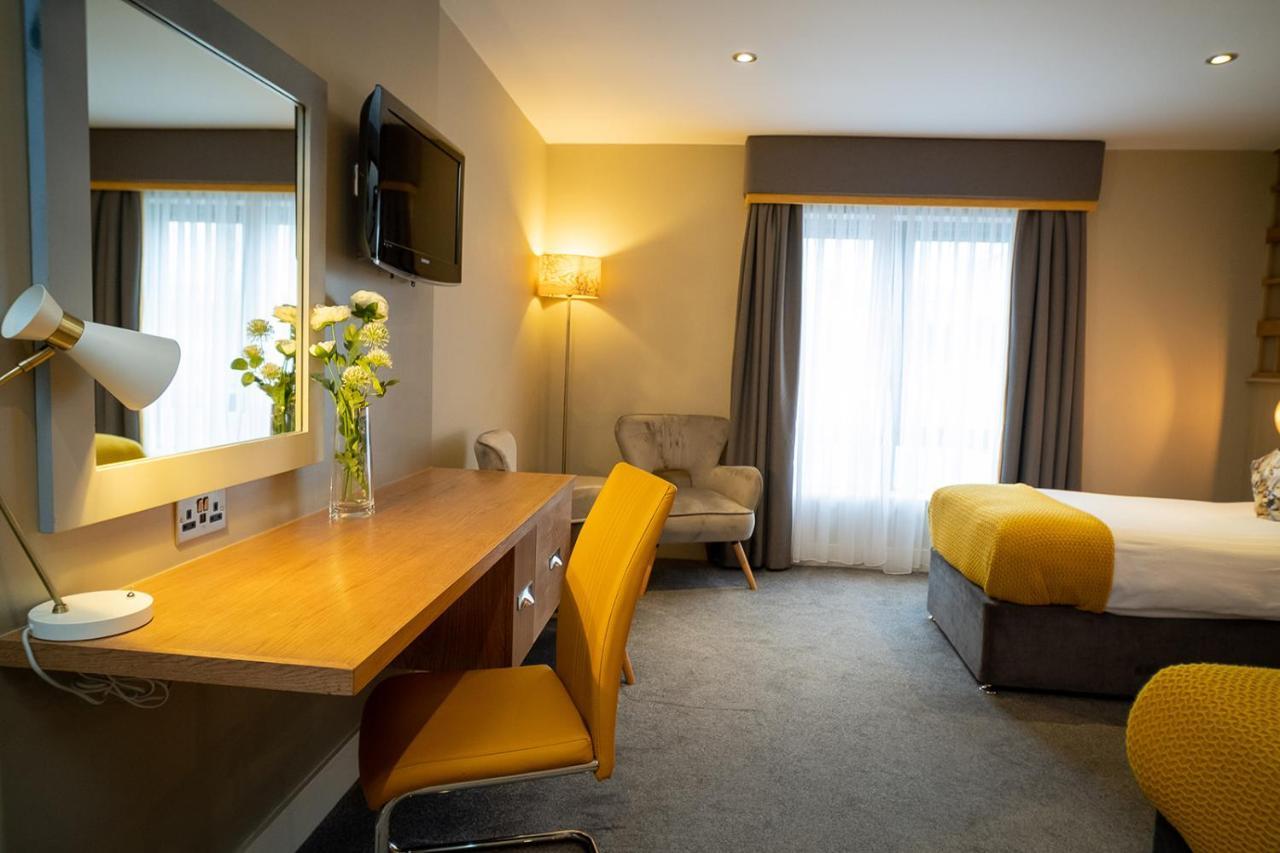 Family Room (2 Adults + 2 Children)