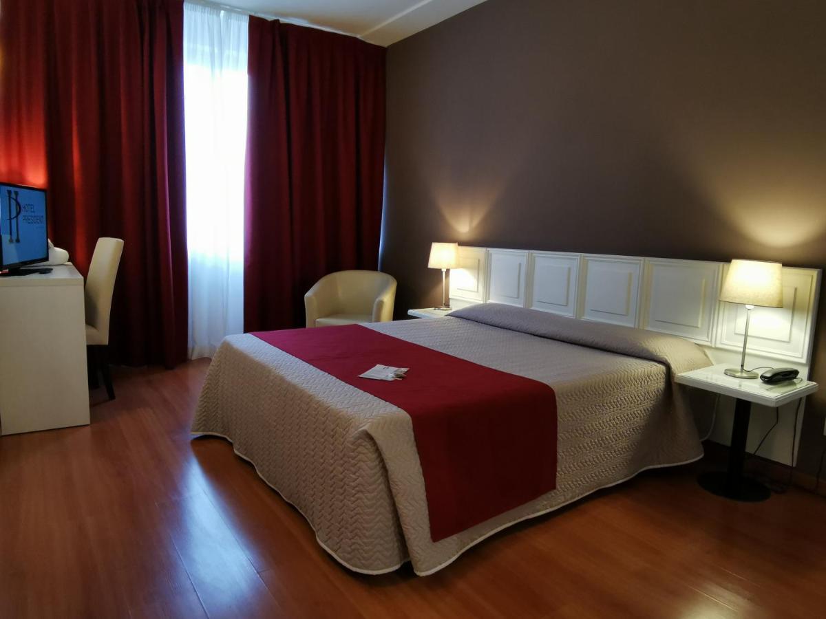 Standard Double Room,1121776146:JPEG
