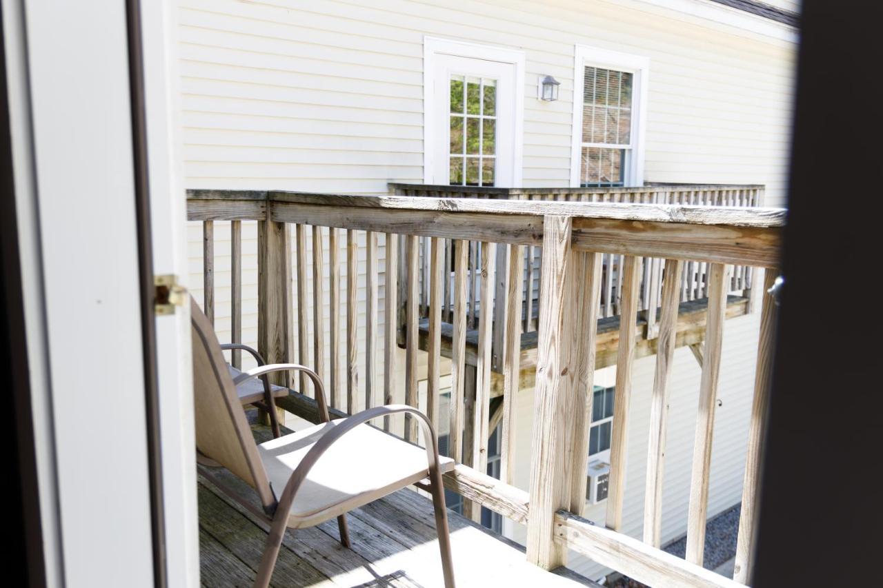 King Standard Balcony Compass Rose Building