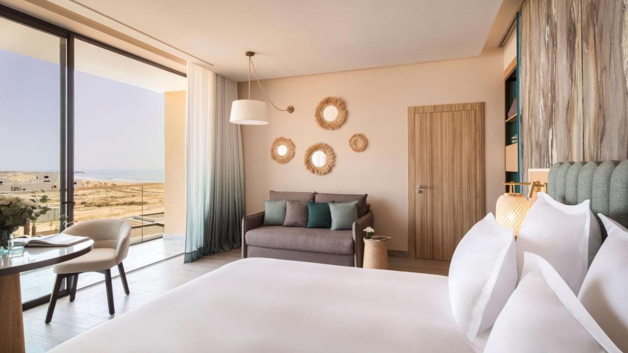 Suite met Kingsize Bed en Balkon met Gedeeltelijk Uitzicht op Oceaan