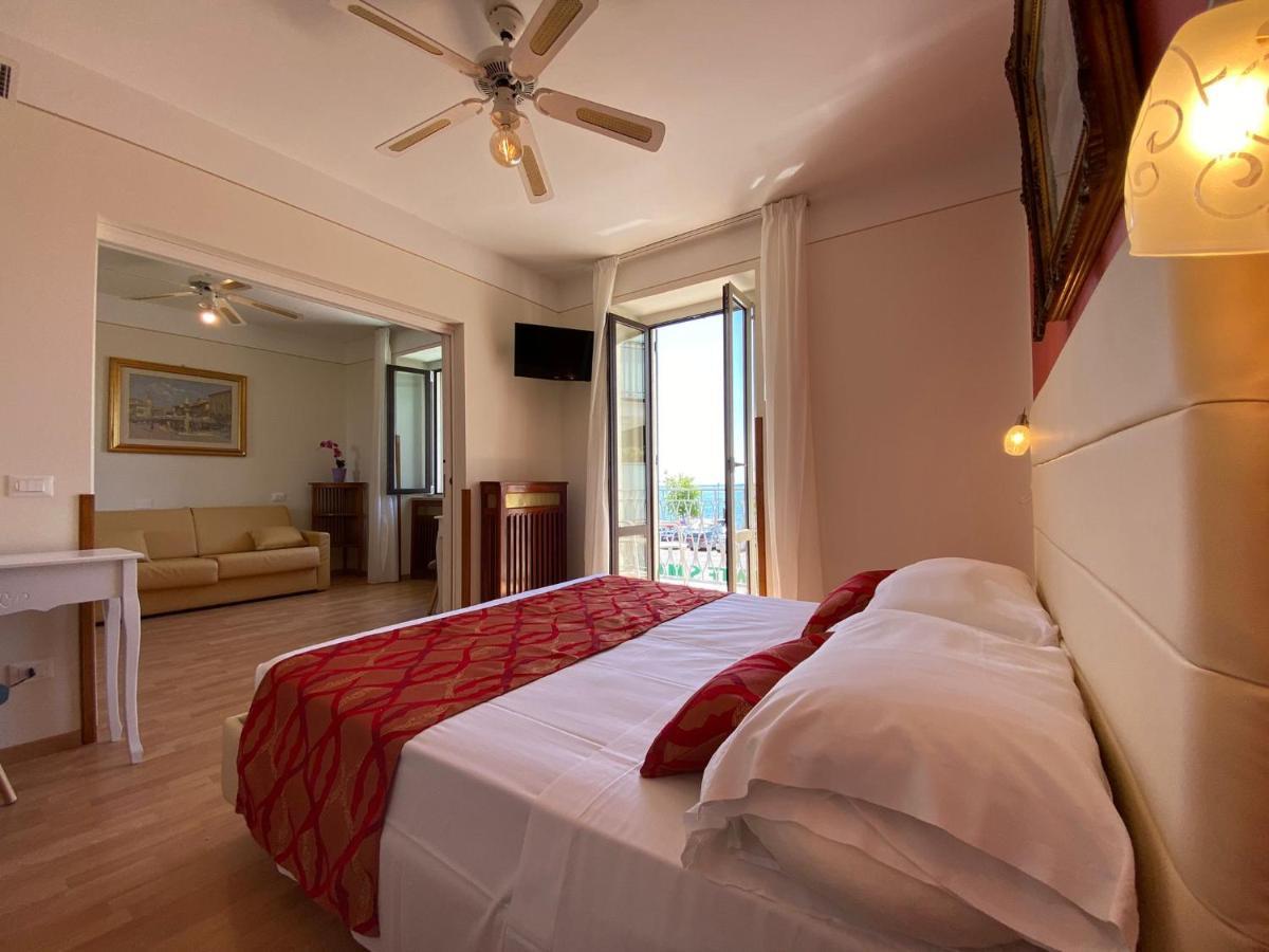 Suite con Balcone e Vista Lago