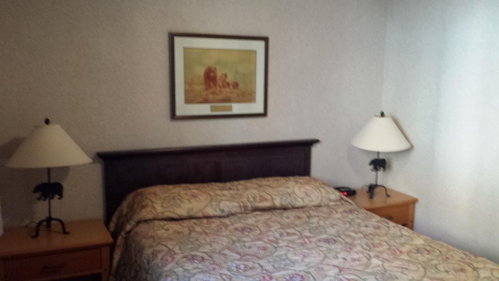 One-Bedroom Condo,377729443:JPEG