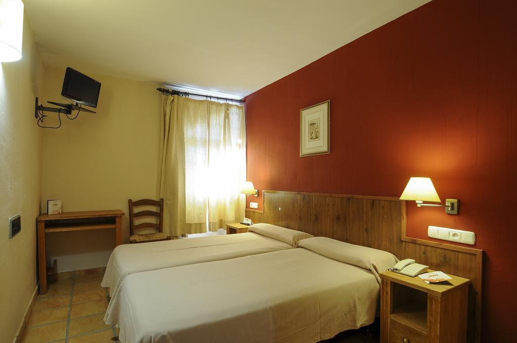Single Room,753204890:JPEG
