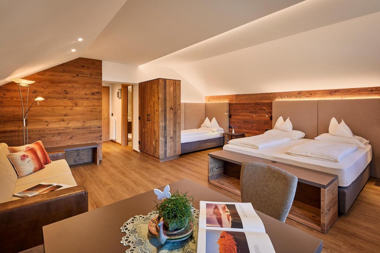 Camera Tripla Superior