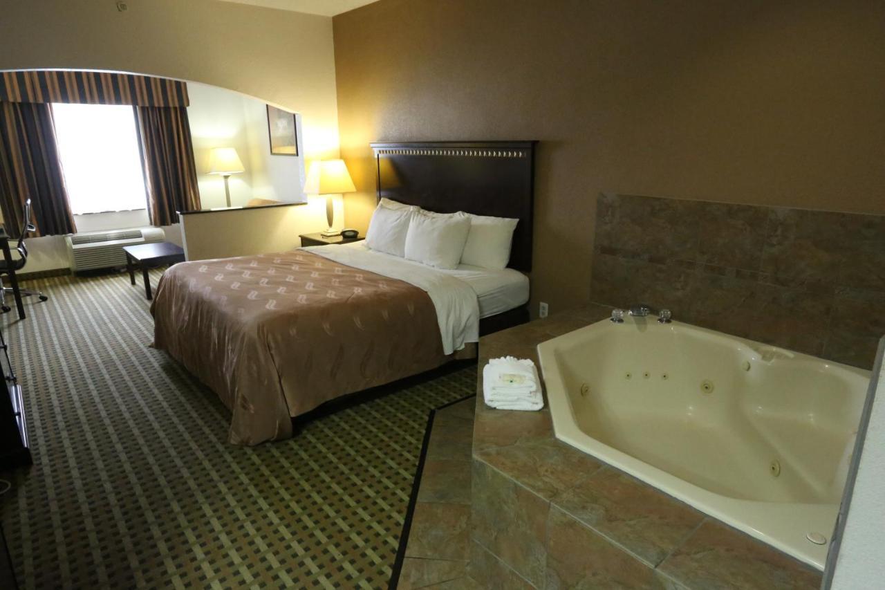 King Suite - Whirlpool - Non-Smoking
