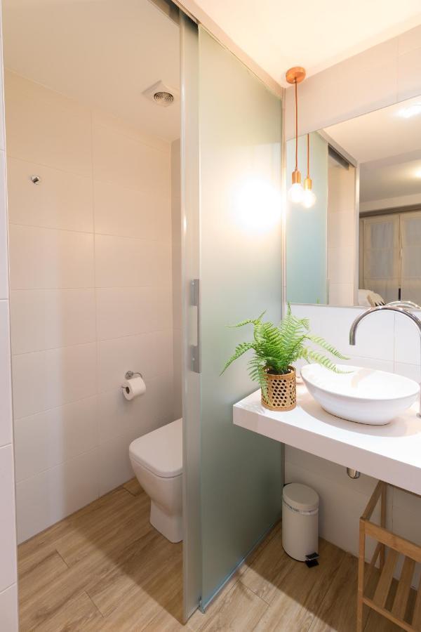 Single Room with Private Bathroom