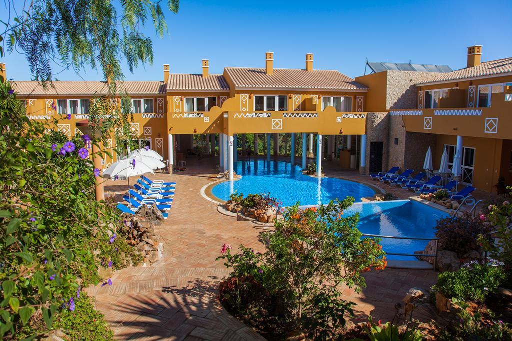 Quarto Duplo Premium com Vista Piscina