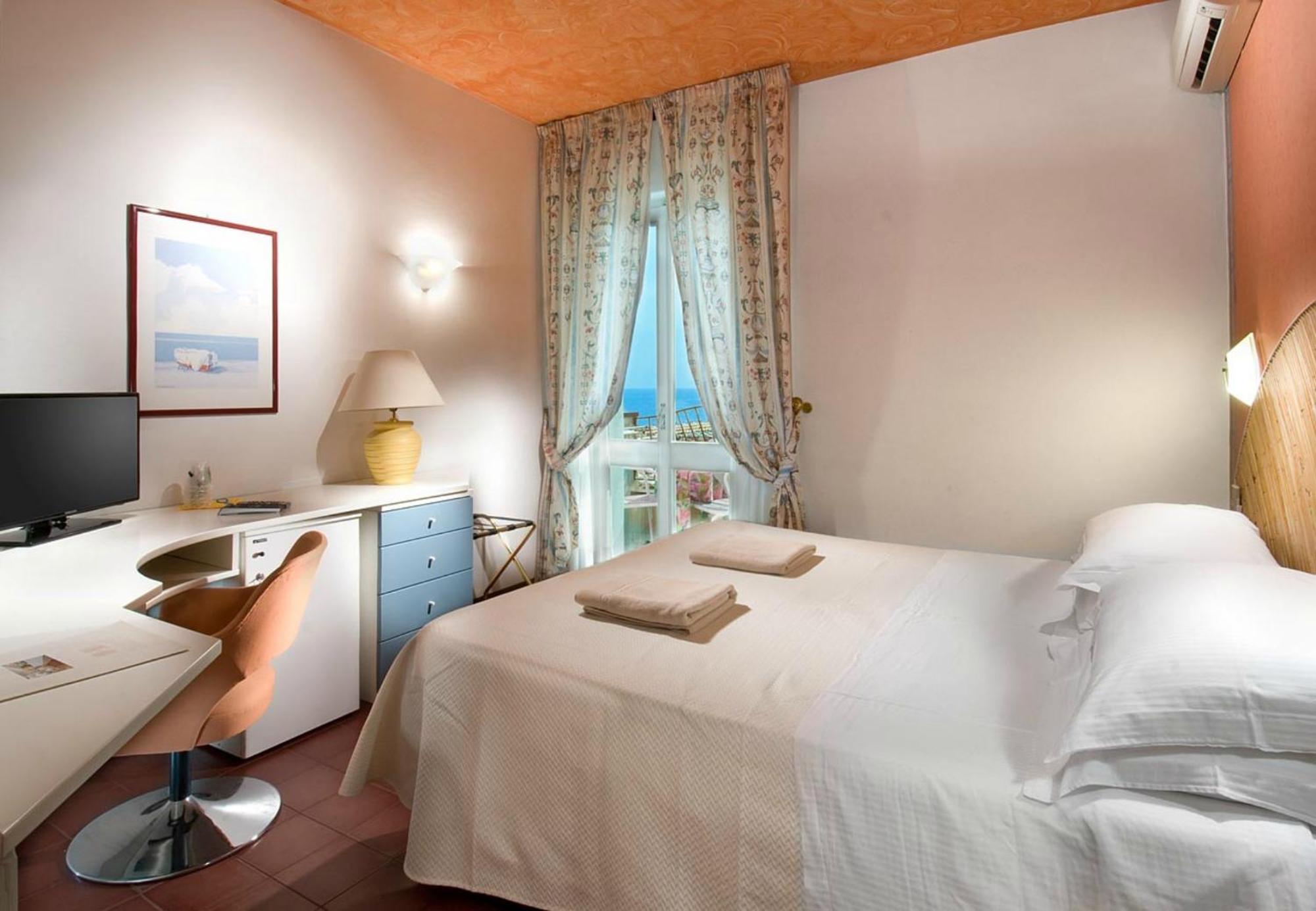 Standard Double or Twin Room with Sea View,32193745:JPEG