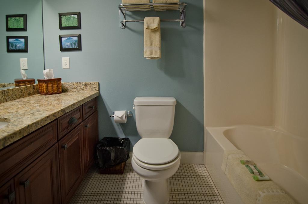 Deluxe Queen Room with Two Queen Beds with Ocean View