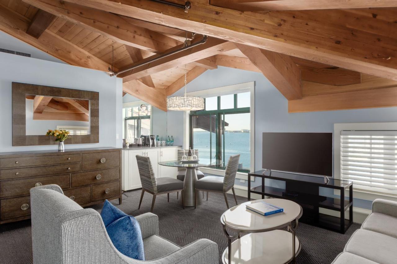 Corner King Room with Harbour View