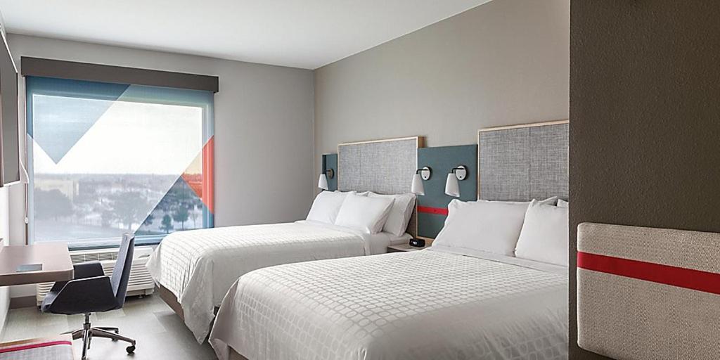 Standard Queen Room with Two Queen Beds and Mobility Accessible Roll-In Shower
