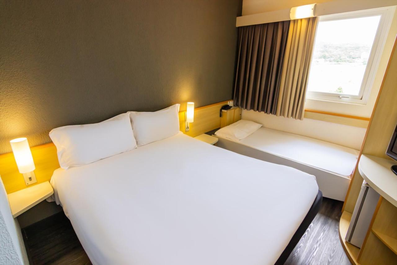 Quarto Standard com 1 Cama de Casal e 1 Cama Pequena