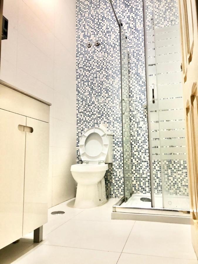 Quarto Duplo com WC Partilhado