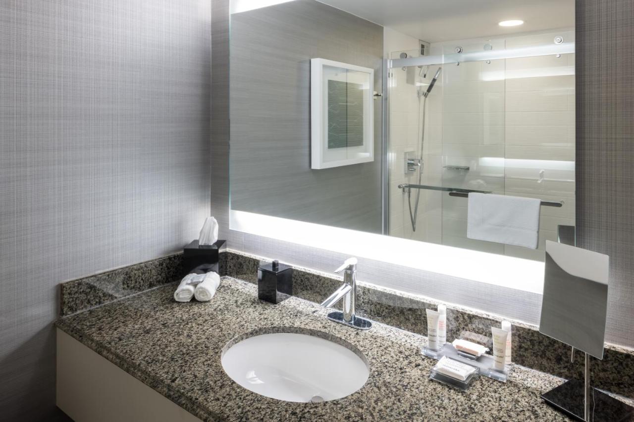 Standard King Room with Sofa Bed and Adapted Tub - Mobility Accessible