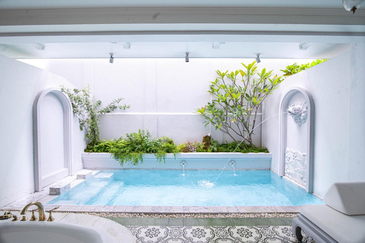 Junior Suite Private Pool Twin Bed