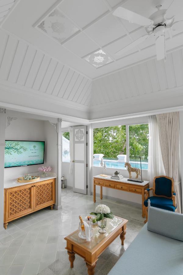 The Bodhi Pool Suite Twin Bed