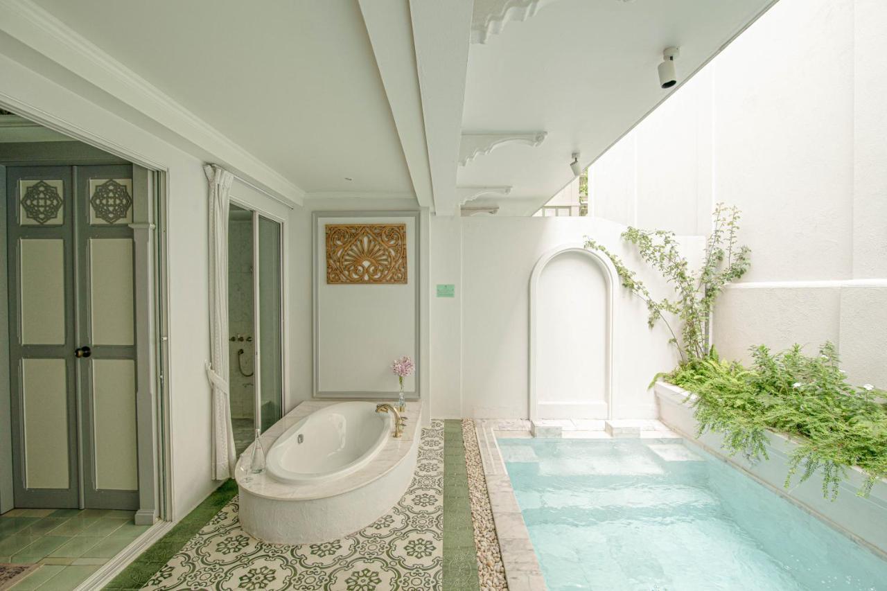 Junior Suite Private Pool Twin Bed