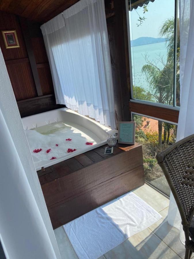 Suíte Deluxe com Banheira de Hidromassagem
