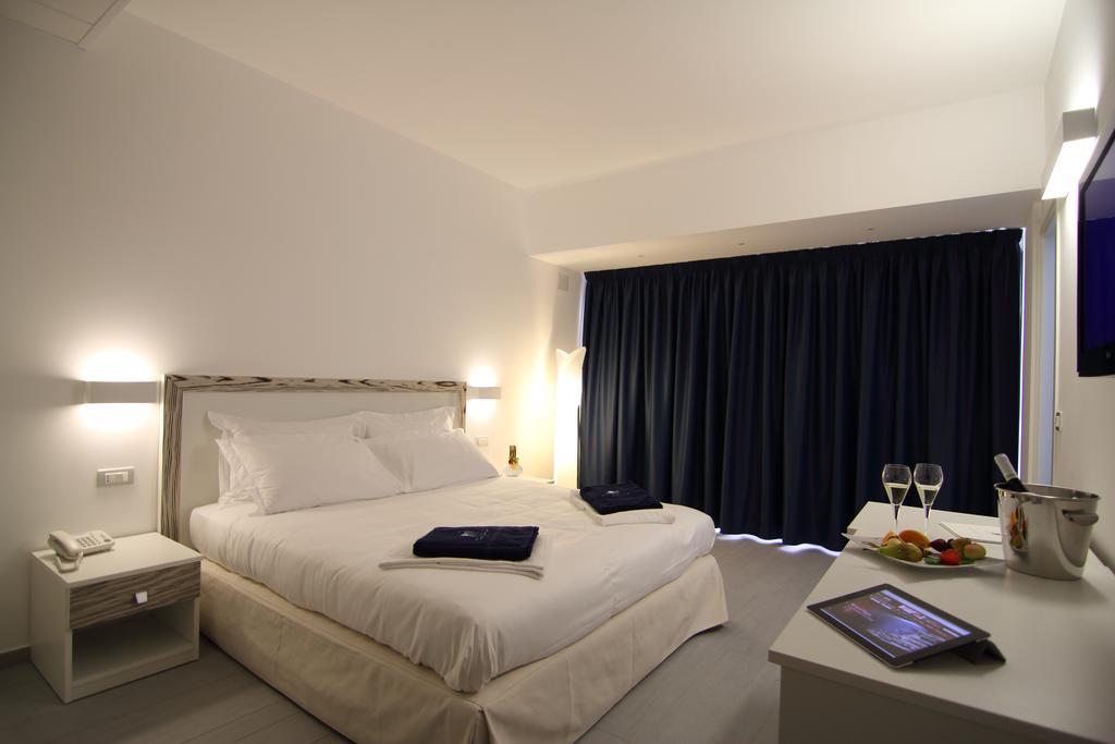 Double Room with Sea View,115339208:JPEG
